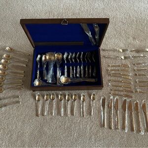 60-Piece Dinnerware Flatware Set - Stainless Look
